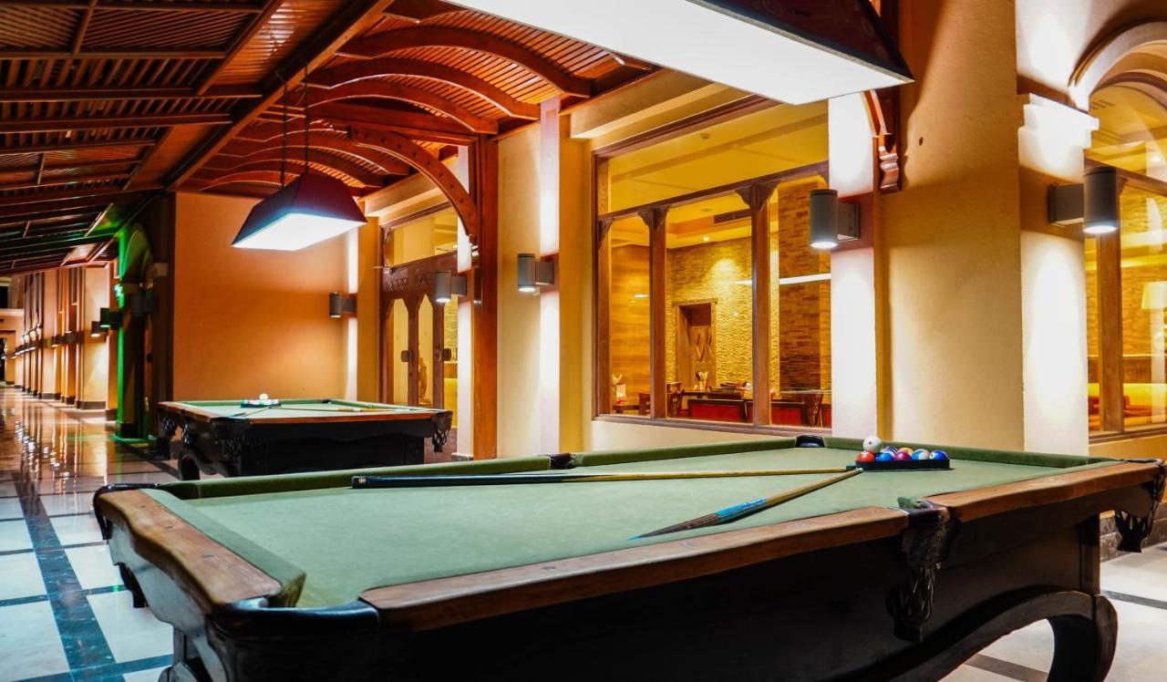 Charmillion Club Aquapark Hotel Sharm el-Sheikh Ngoại thất bức ảnh The pool table at the hotel