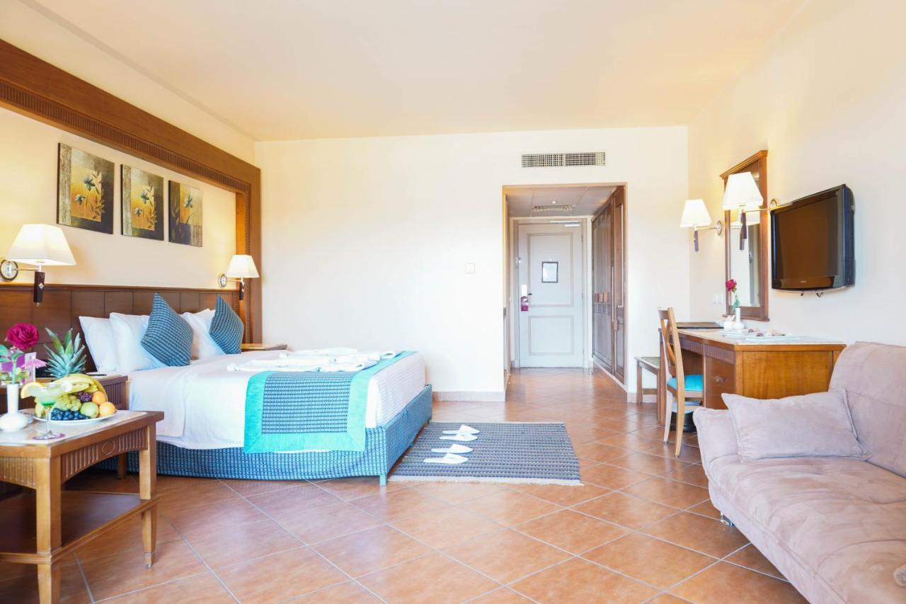 Charmillion Club Aquapark Hotel Sharm el-Sheikh Ngoại thất bức ảnh A room at the Hilton Sharm El Sheikh