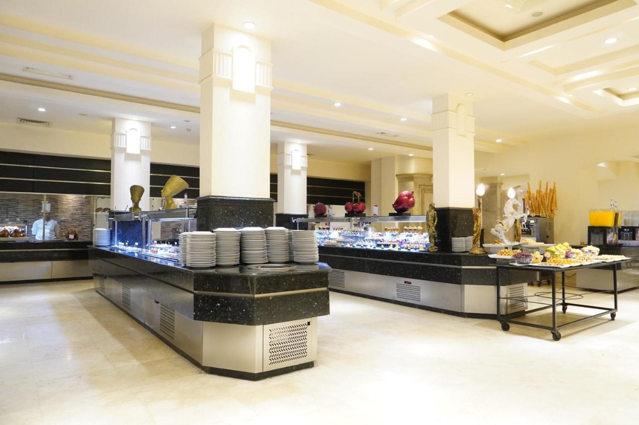 Charmillion Club Aquapark Hotel Sharm el-Sheikh Ngoại thất bức ảnh A buffet at a hotel