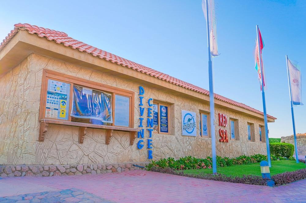 Charmillion Club Aquapark Hotel Sharm el-Sheikh Ngoại thất bức ảnh Diving center in Egypt