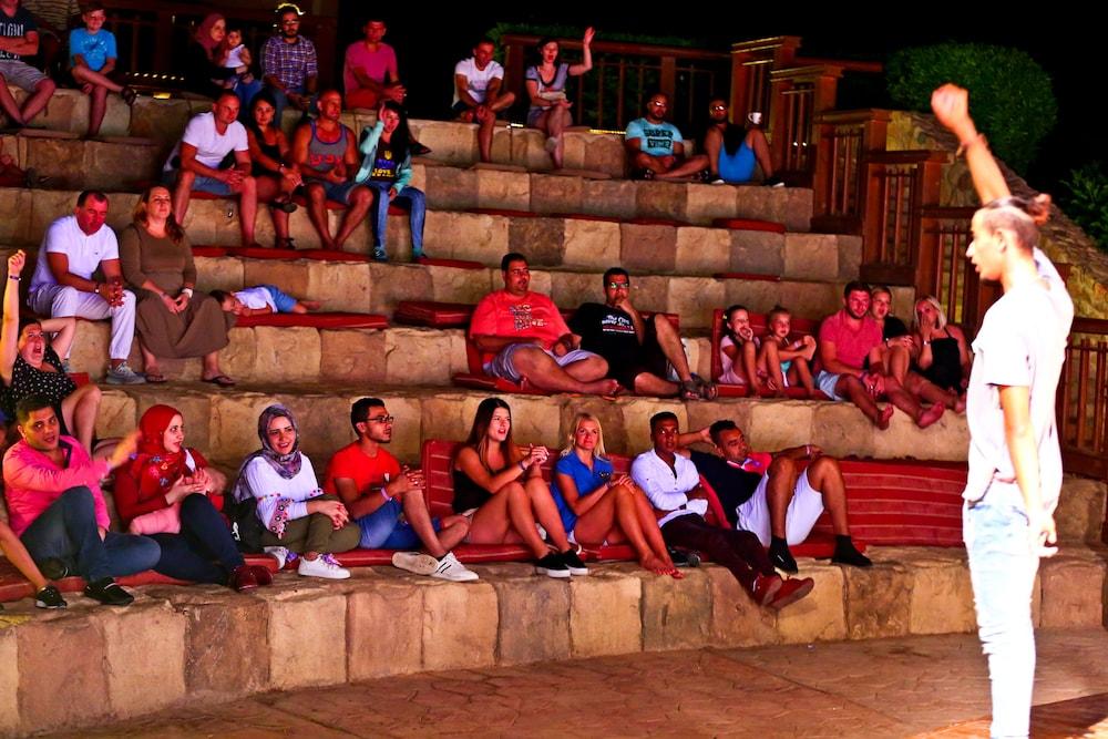 Charmillion Club Aquapark Hotel Sharm el-Sheikh Ngoại thất bức ảnh Audience at the Sun City resort