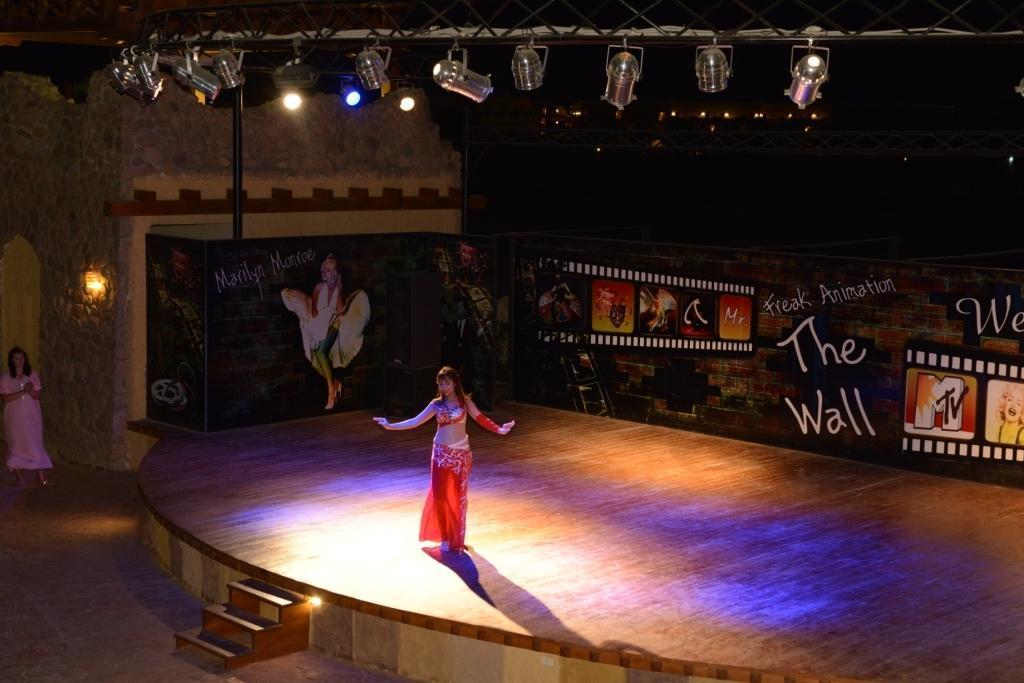 Charmillion Club Aquapark Hotel Sharm el-Sheikh Ngoại thất bức ảnh The Wall performance