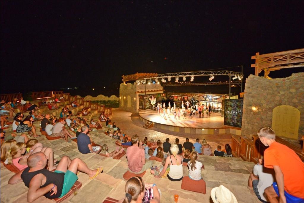 Charmillion Club Aquapark Hotel Sharm el-Sheikh Ngoại thất bức ảnh The amphitheater at the resort