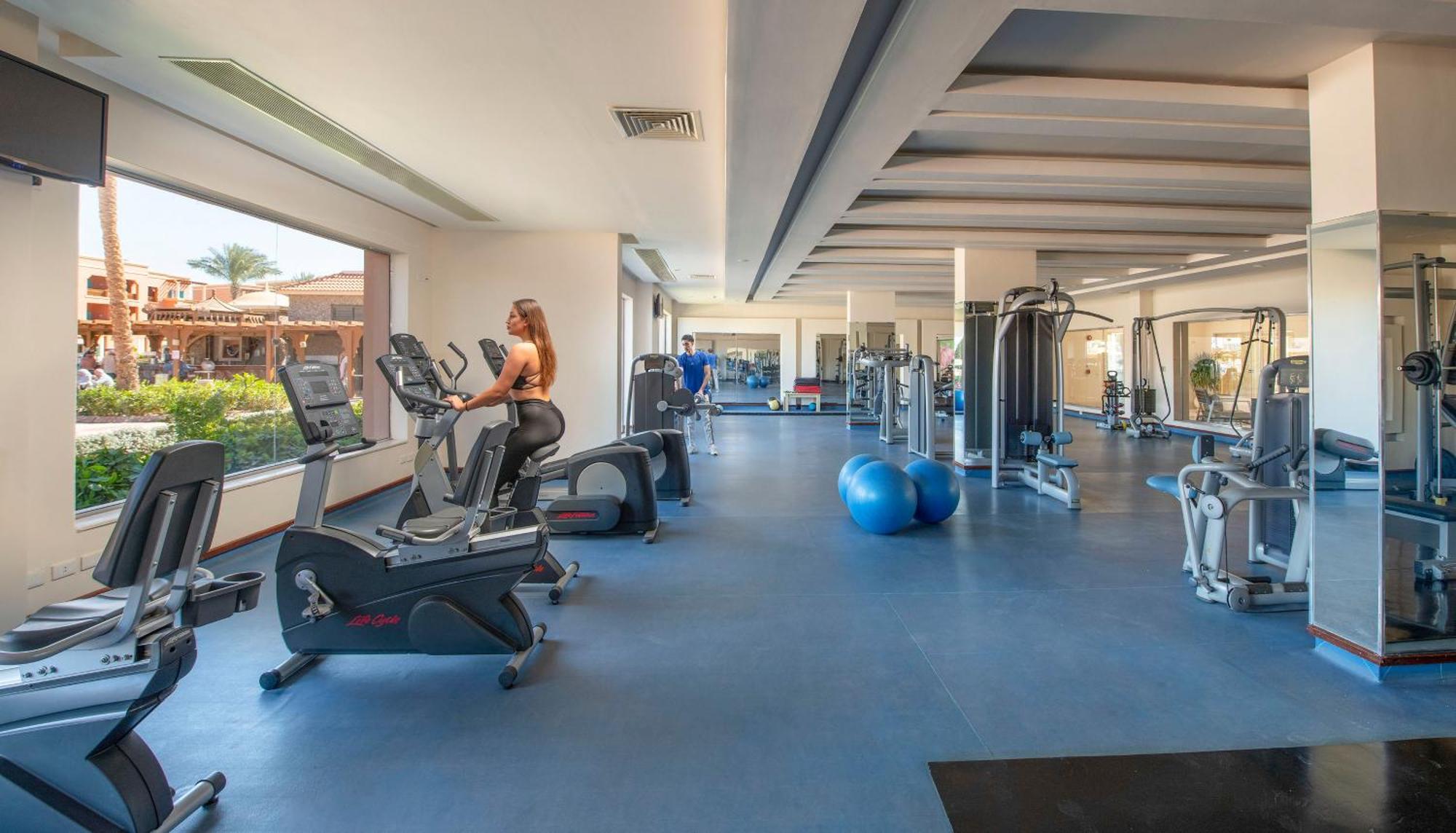 Charmillion Club Aquapark Hotel Sharm el-Sheikh Ngoại thất bức ảnh The gym at the hotel